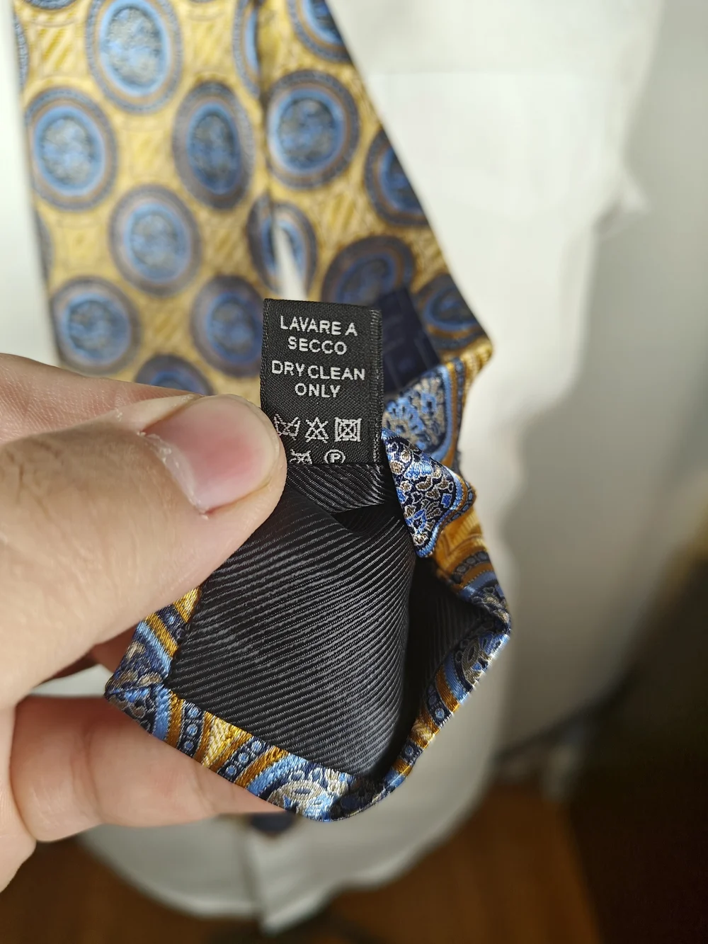 Ermenegildo Zegna Gold Yellow Blue Medallion 100% Silk Tie Made in Italy